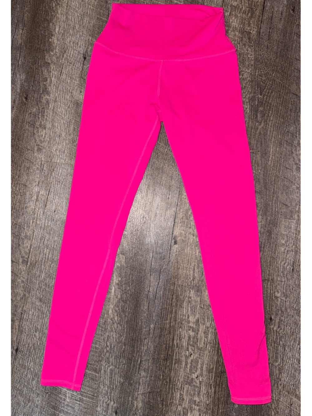 ALO Yoga Leggings in Bright Hot Pink